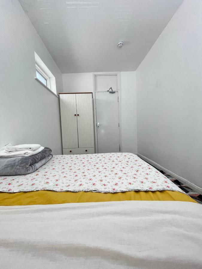 Cozy Private Rooms In Homestay Ilford Eksteriør billede